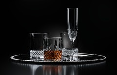 “Whiskey Glasses” by Juan Carlos Gutiérrez
